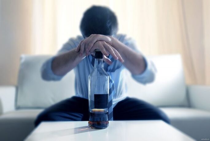 a man drinking alcohol how to quit smoking