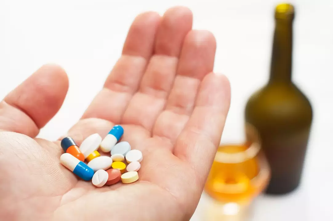 Is it possible to combine antibiotics and alcohol